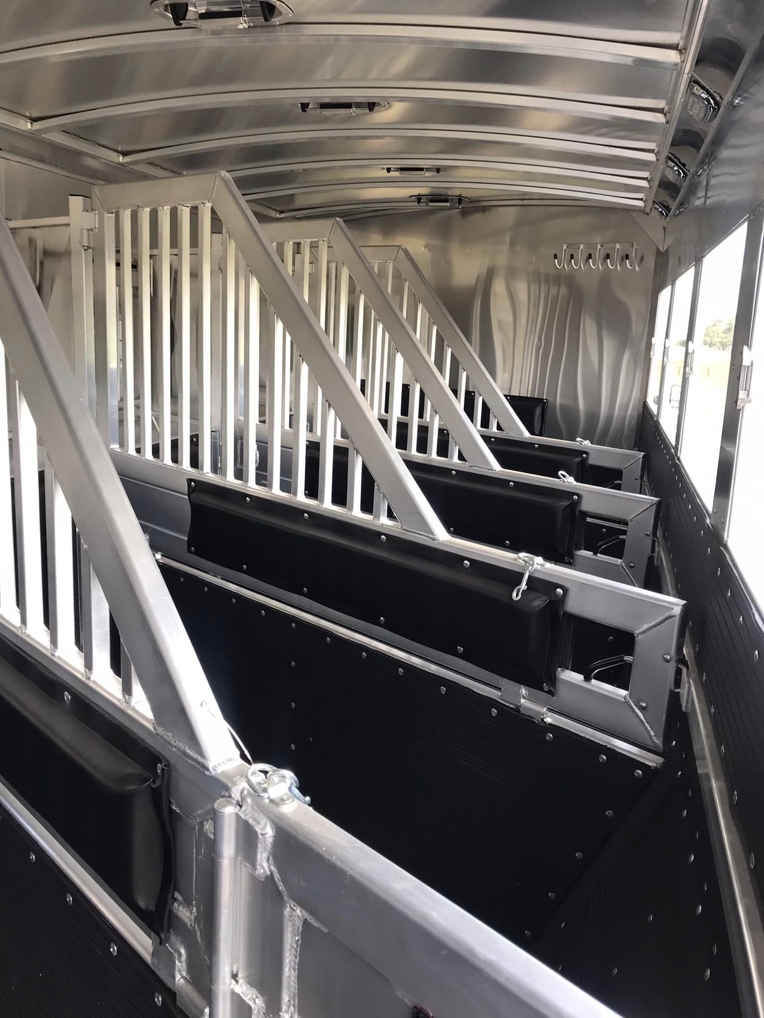 Slant load horse trailer